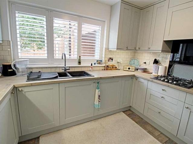 Flat for sale in Ashlyns Estate, Pouchen End