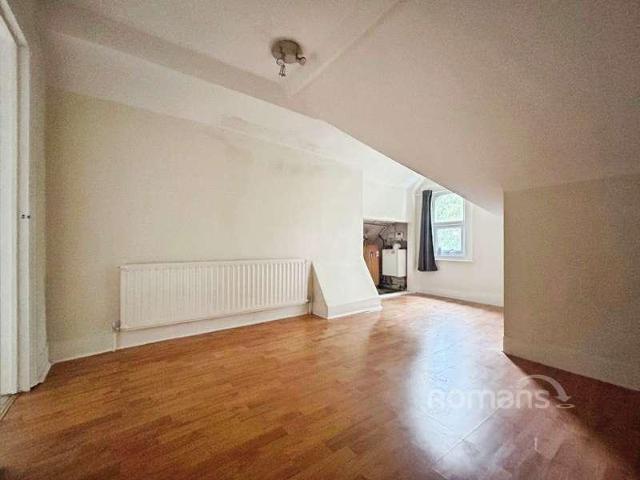 Flat for sale in Church Crookham, Hart