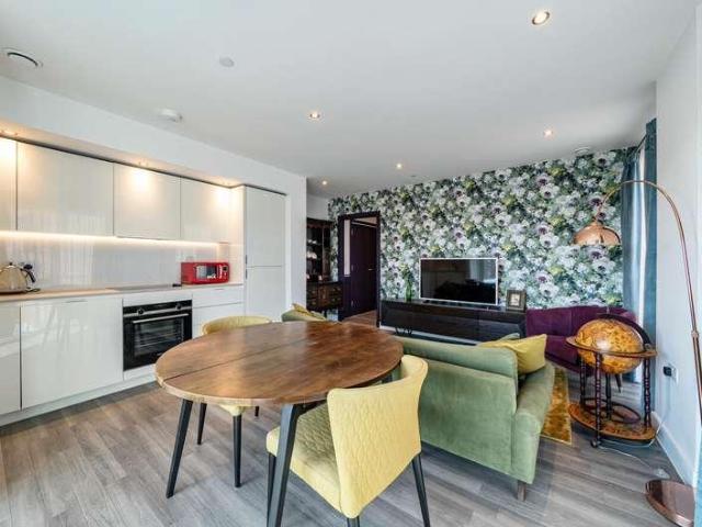 Flat for sale in Colindale, Greater London