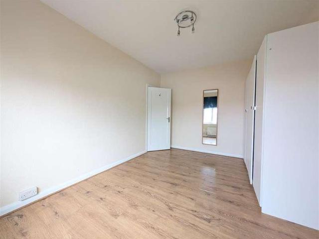 Flat for sale in The Hale, Greater London