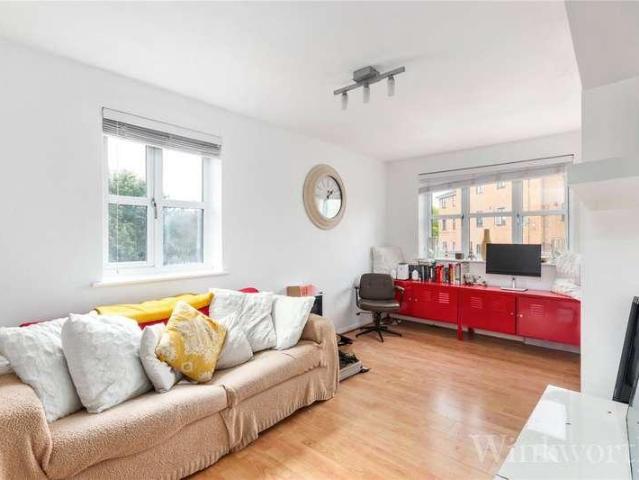 Flat for sale in London Borough of Lewisham, Greater London