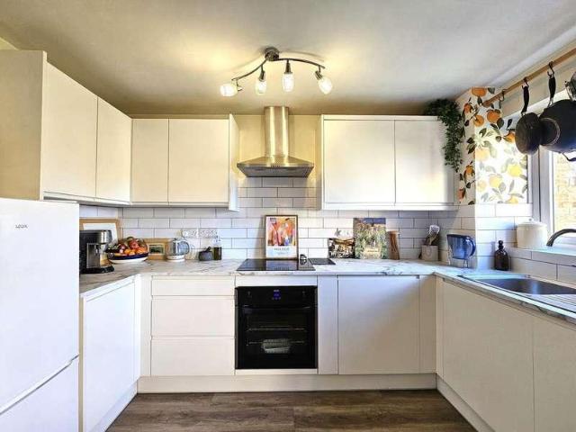 Flat for sale in Finchley, Greater London