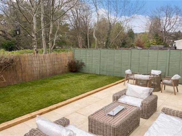 Flat for sale in Caterham, Tandridge
