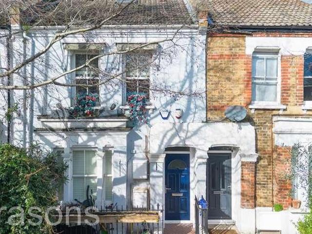 Flat for sale in Vauxhall, Greater London