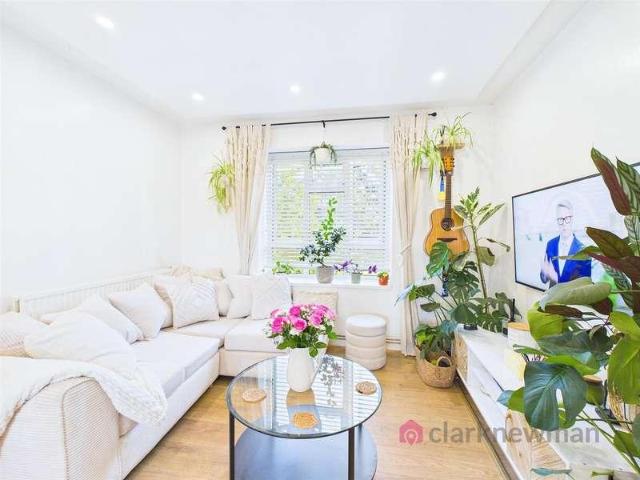 Flat for sale in Harlow, Essex