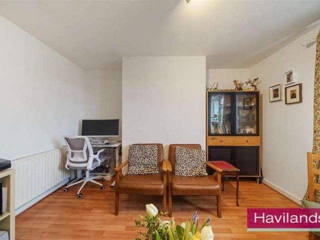 Flat for sale in Winchmore Hill, Palmers Green
