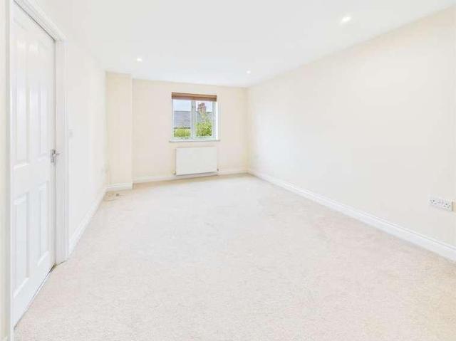 Flat for sale in Chipping Norton, Black Bourton