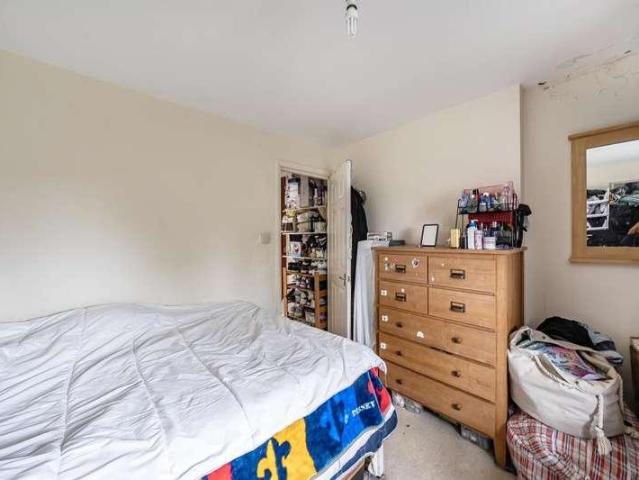 Flat for sale in North Sheen, Greater London