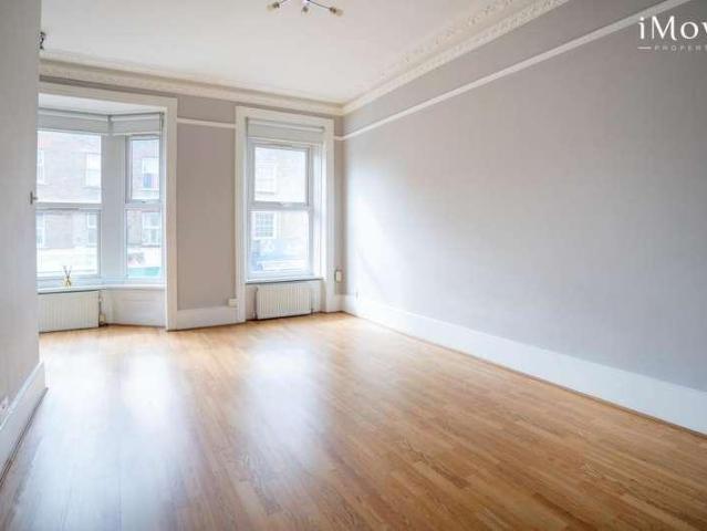 Flat for sale in Crystal Palace, Greater London