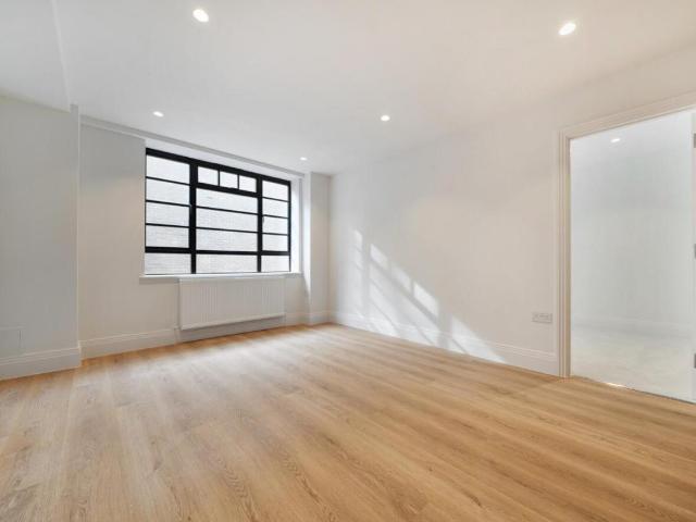 Flat for sale in London Borough of Lewisham, Greater London