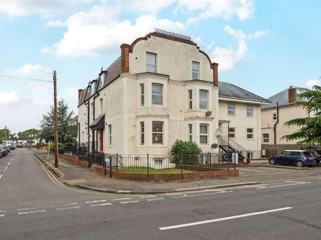 Flat for sale in Epsom, Surrey
