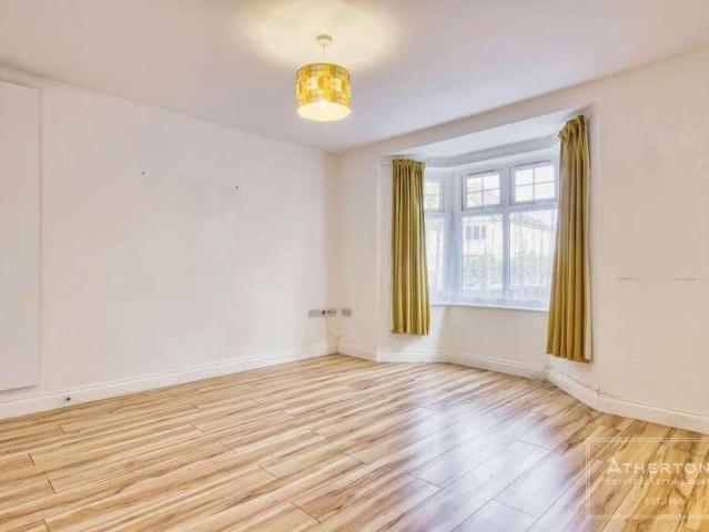 Flat for sale in Talbot Village, Bournemouth