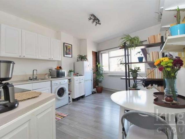 Flat for sale in Broxbourne, Hertfordshire