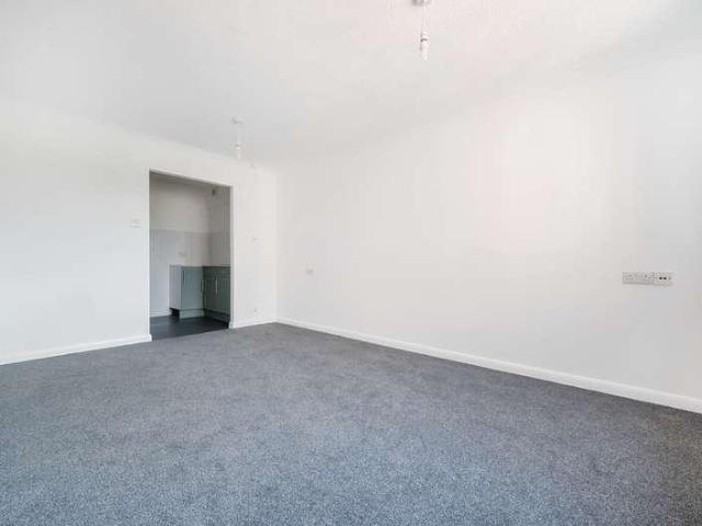 Flat for sale in Holloway Hill, Fole