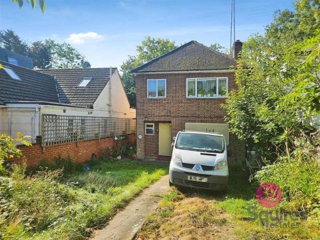 Flat for sale in West Finchley, Greater London