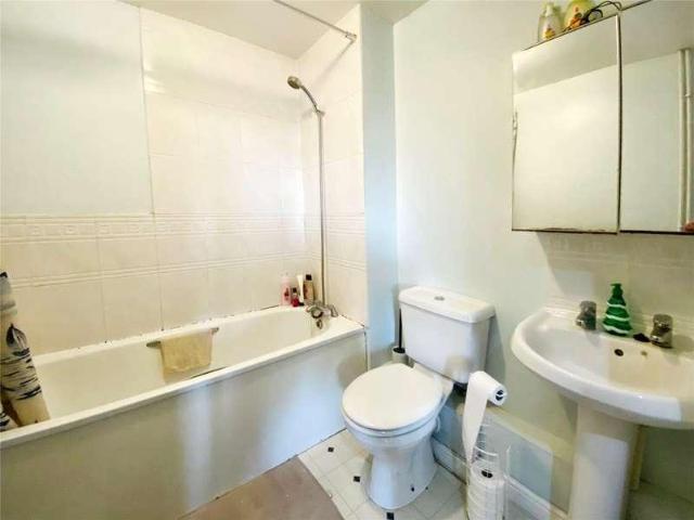 Flat for sale in Fleet, Hart