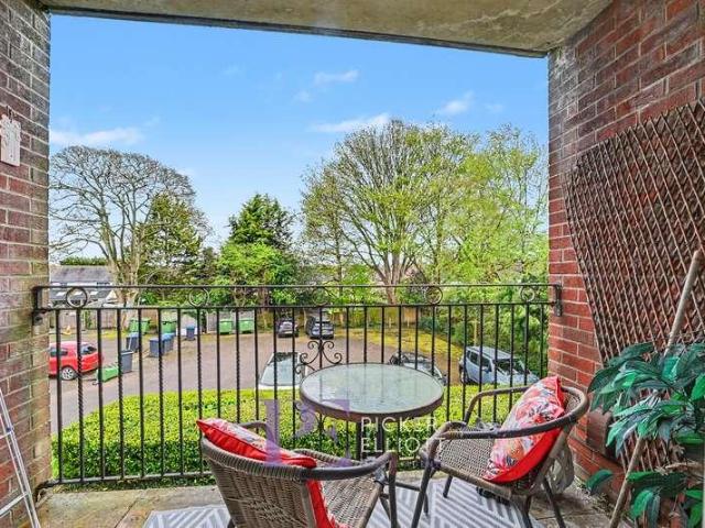 Flat for sale in Lash Hill, Barton