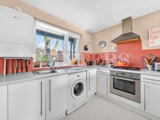 Flat for sale in South Tottenham, Greater London