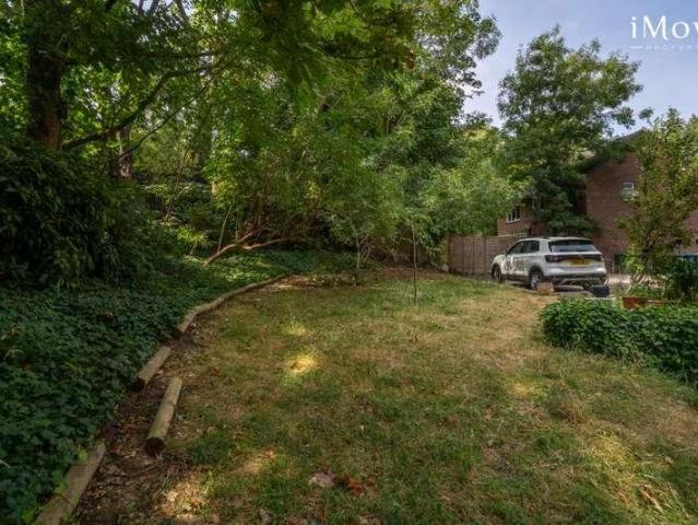 Flat for sale in Crystal Palace, Greater London