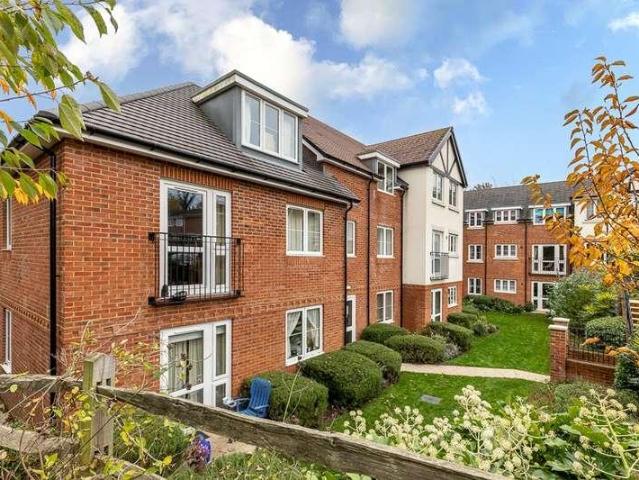 Flat for sale in London Borough of Croydon, Selsdon