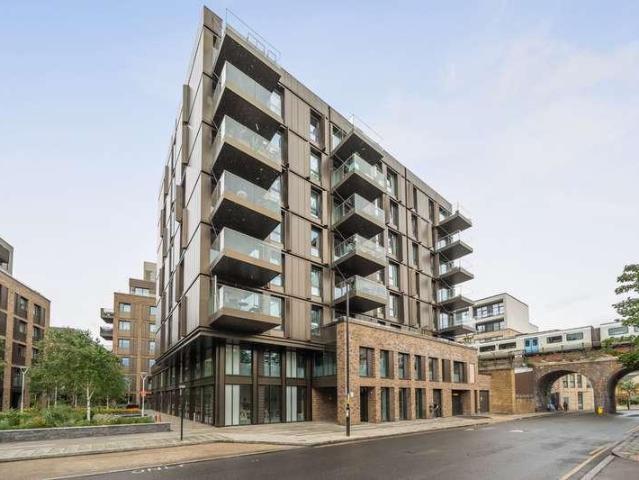 Flat for sale in London Borough of Lewisham, New Cross