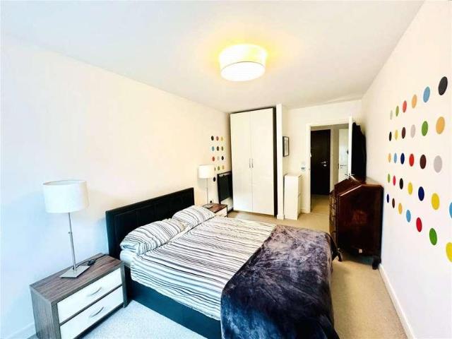 Flat for sale in London Borough of Croydon, Greater London