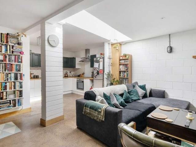 Flat for sale in Feckenham, City Of Bristol