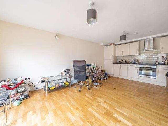 Flat for sale in Slough