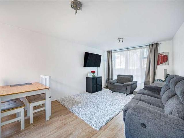 Flat for sale in North Woolwich, Greater London