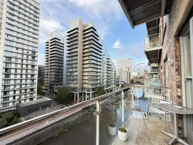 Flat for sale in Civic Quarter, Manchester