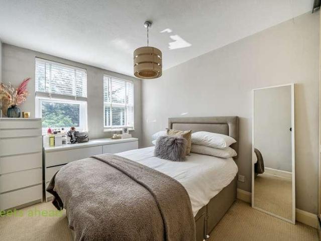 Flat for sale in London Borough of Croydon, South Norwood