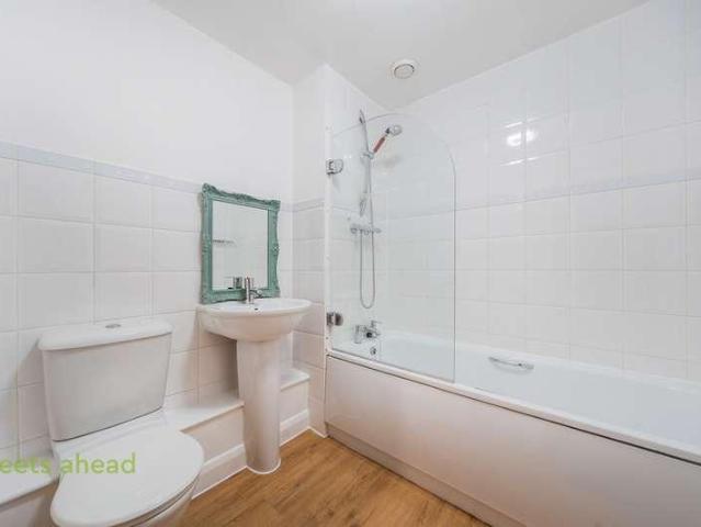 Flat for sale in London Borough of Croydon, Greater London