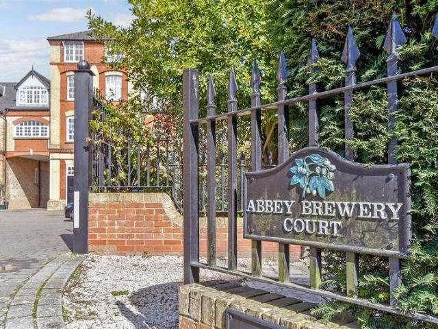 Flat for sale in Bourne Vale, Kent