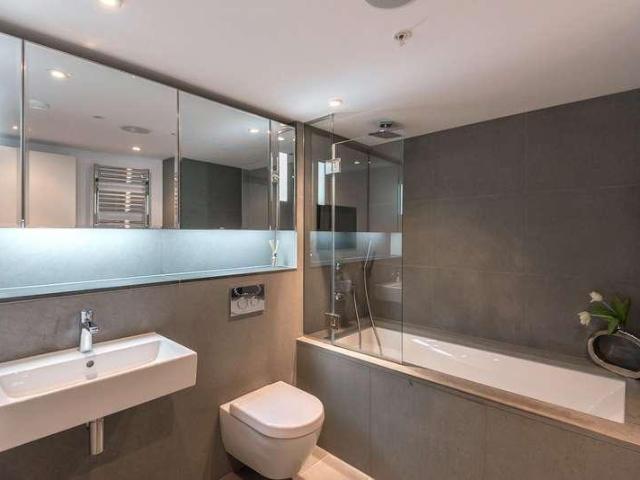 Flat for sale in St Clement Danes, Greater London