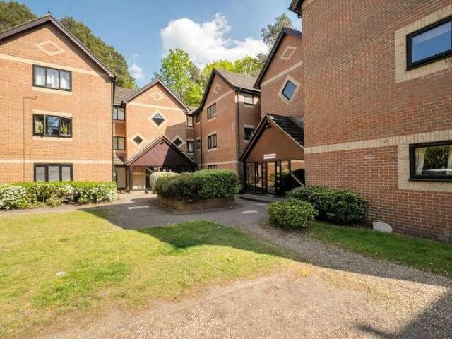 Flat for sale in Birch Hill, Bracknell