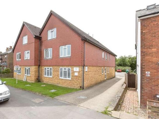 Flat for sale in South Earlswood, Red Hill