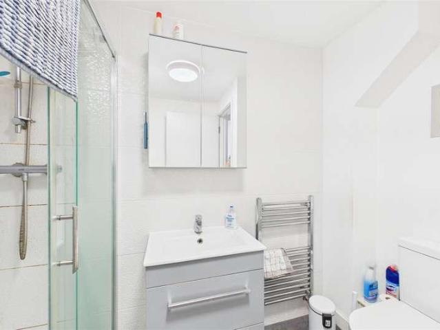 Flat for sale in Kingsdown, Feckenham