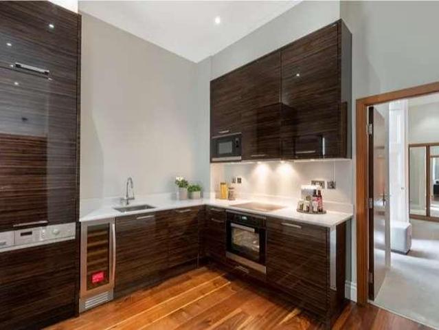 Flat for sale in Bayswater, Greater London