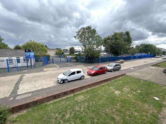 Flat for sale in Yeading, Greater London