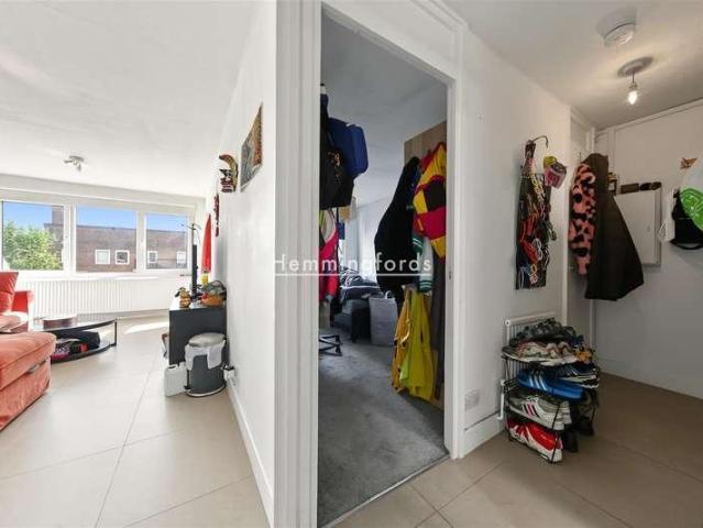 Flat for sale in London Borough of Islington, Greater London