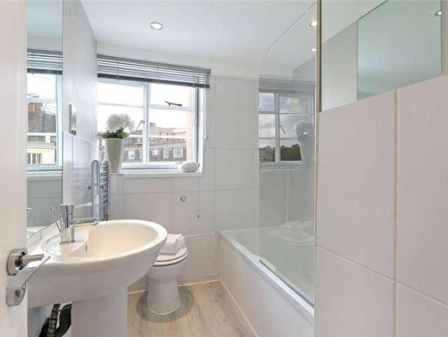 Flat for sale in Paddington, Greater London