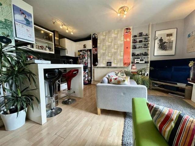 Flat for sale in Upton, Acol