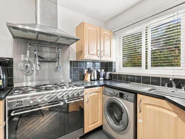 Flat for sale in Aldersbrook, Greater London