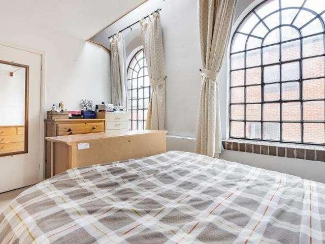 Flat for sale in Berrick Salome, Oxfordshire