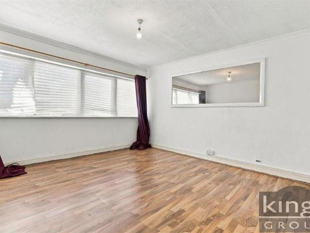 Flat for sale in Waltham Cross, Broxbourne