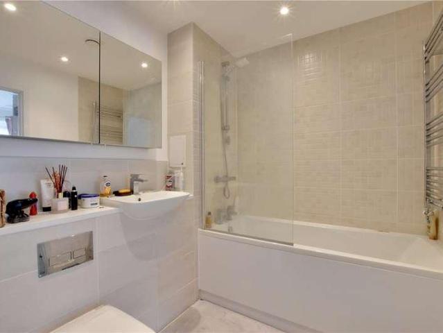 Flat for sale in Royal Borough of Greenwich, Greater London