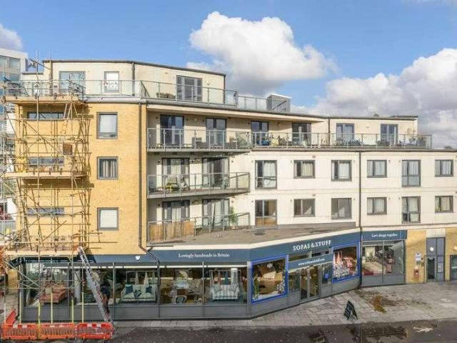 Flat for sale in Elmbridge, Surrey