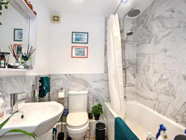Flat for sale in Roselands, Eastbourne