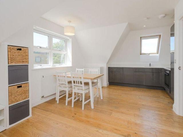 Flat for sale in London Borough of Merton, South Wimbledon
