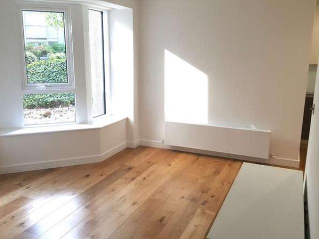 Flat for sale in London Borough of Hounslow, Greater London